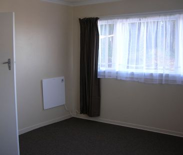 Cosy, open plan living with wood burner - Photo 2