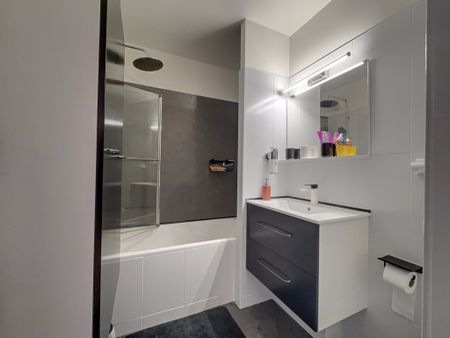 Location Appartement 2 pièces 55m² ST DENIS 97490 - Photo 5