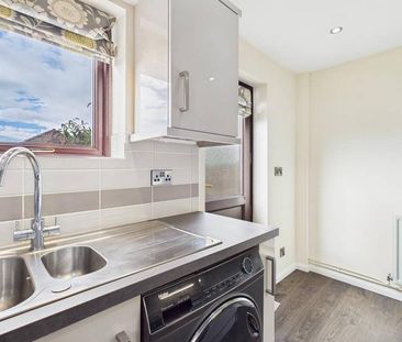 2 bedroom semi-detached house to rent - Photo 2