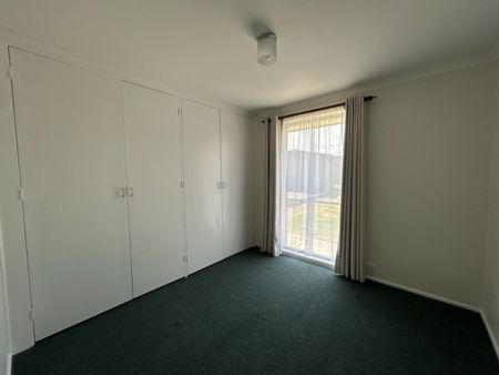 Family Home in Quiet Court - Photo 2