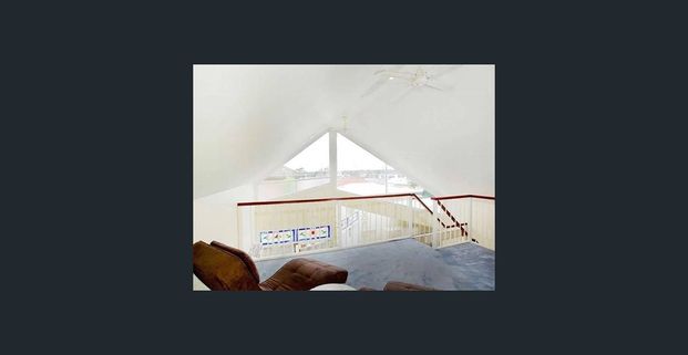 Charming Central Geelong Home – Walk to CBD, Waterfront & Stadium - Photo 1