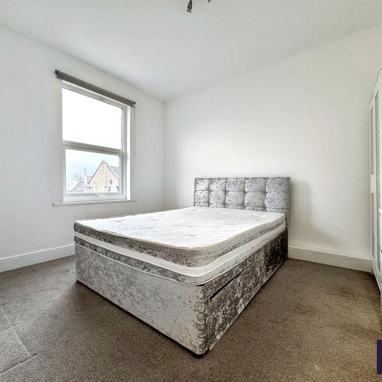 3 bedroom flat to rent - Photo 1