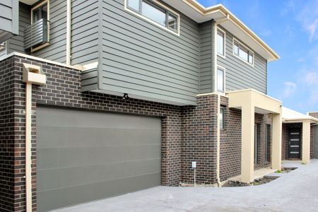 STUNNING BRAND NEW TOWNHOUSE - Photo 3