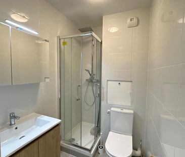 À louer : Studio meublé de 23 m² à Puteaux - Photo 4