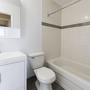3.5 - 11525 Boul. De Pierrefonds, Pierrefonds, Québec, Pierrefonds - Photo 3