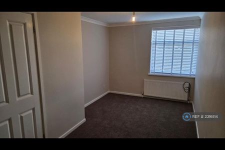2 bedroom flat to rent - Photo 3