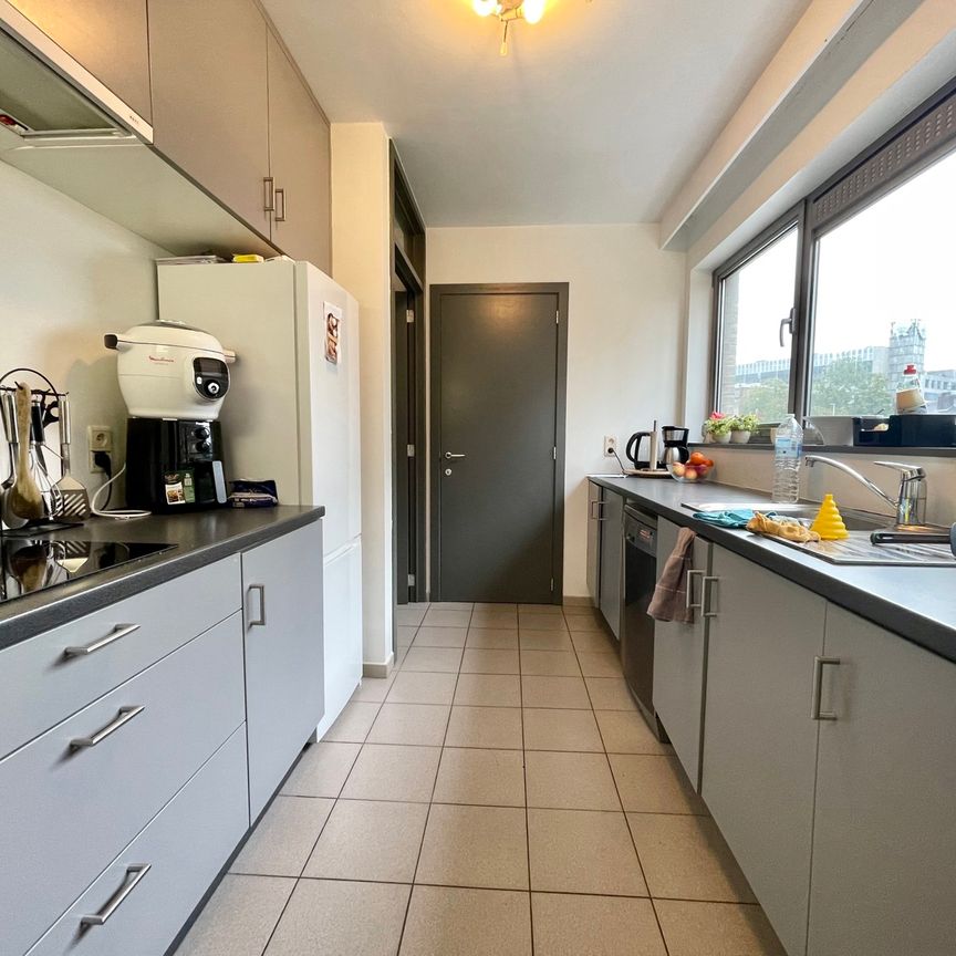 Zeer knap, groot appartement aan OLV Plein met 2 slpks - Foto 1