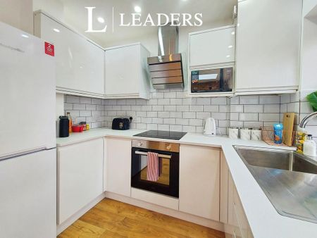 1 bedroom in a house share to rent - Photo 4