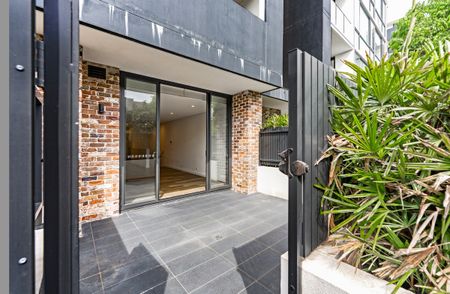 Split-Level I Courtyard Apartment I Lockup Garage - Photo 4