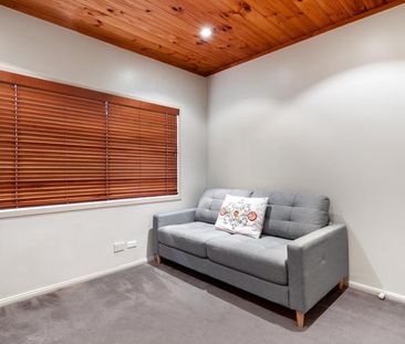 CHARMING FAMILY HOME! - Photo 3