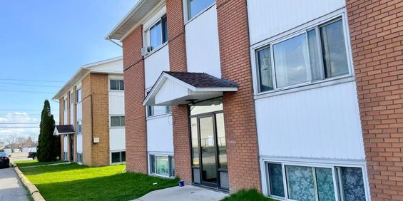 Hemlock Place Apartments - PARKING SPACE, HEAT & WATER INCLUDED - Photo 3