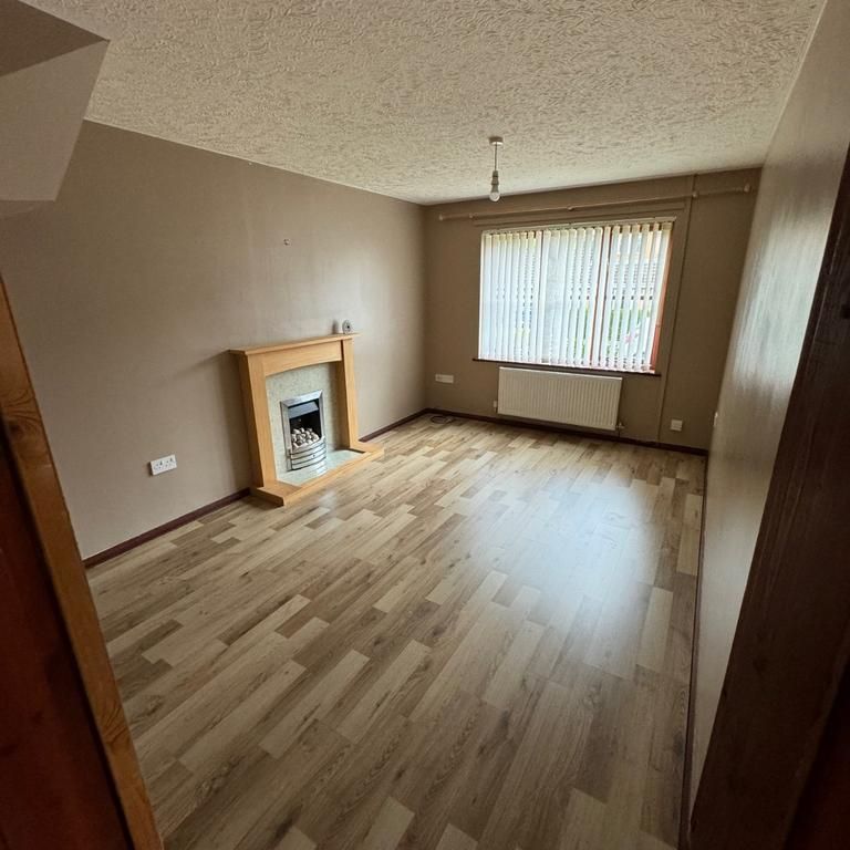 2 bedroom end of terrace house to rent - Photo 1
