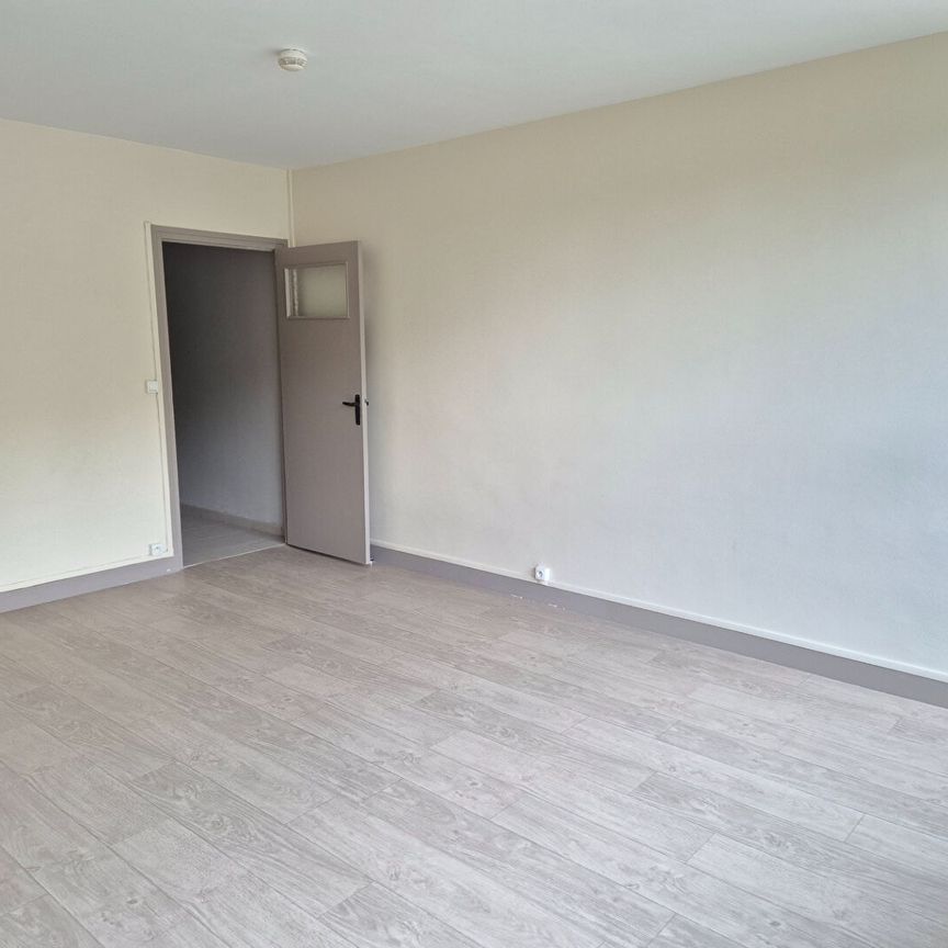 A LOUER Appartement 50000 Saint-Lô 1 pièce de 42 m² - Photo 1