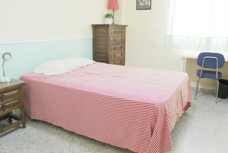 Calle Conde de Cifuentes, Sevilla, Andalusia 41004 - Photo 4