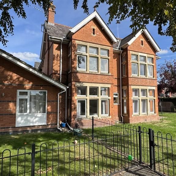 2 bedroom ground floor flat to rent - Photo 1