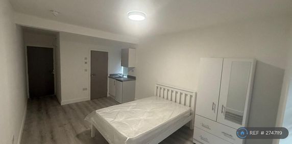 Studio to rent - Photo 2