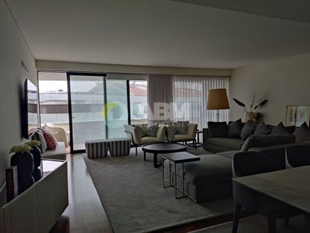 3 room luxury Apartment for rent in Porto, Portugal - Photo 5