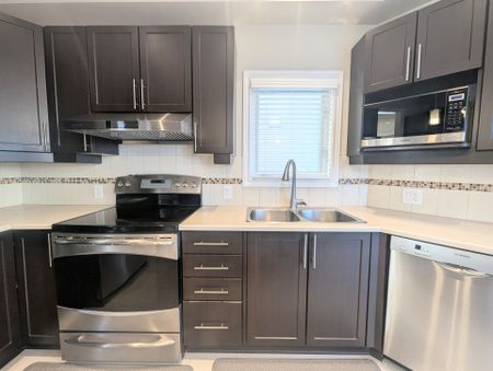 For Lease - 104 Bridgestone Drive, Kanata, Ontario - Photo 2