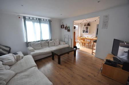 1 bedroom Flat To Let - Photo 2