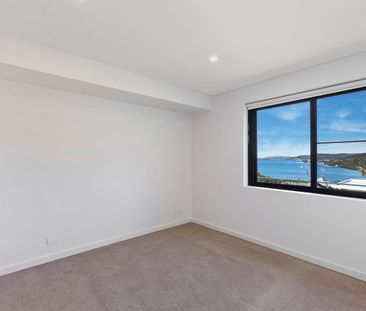 Modern Apartment with Spectacular Water & District Views - Photo 4