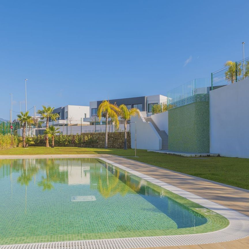 Semi-Detached House in Estepona - Photo 1