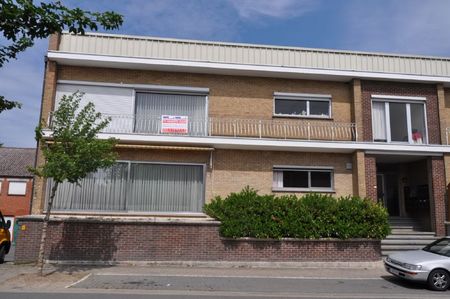 Prachtig opgedaan en ruim appartement met 3 slaapkamers en garage. - Photo 2