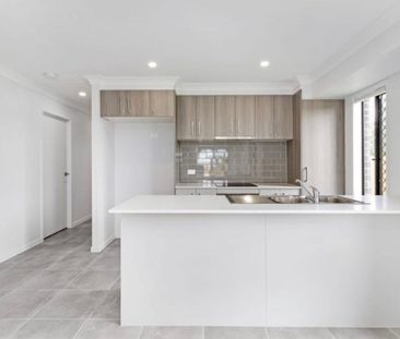 Modern 3-Bedroom Property - Low Maintenance Living! - Photo 2