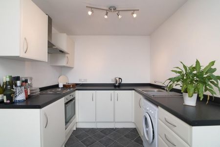 2 bedroom flat to rent - Photo 5