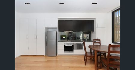 Ground Floor Courtyard Apartment In ''The Stables'' Complex With Parking - Photo 3