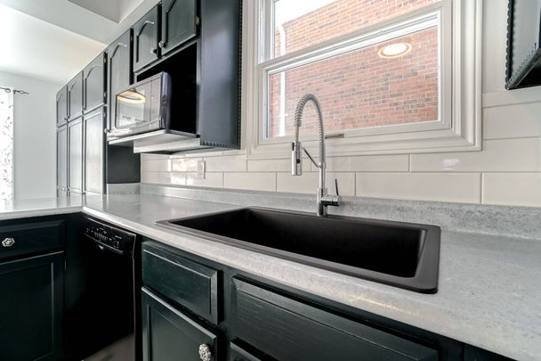 For Lease - 2 White Cliffe Drive, Clarington, Ontario - Photo 1