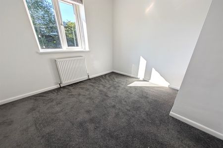 Somerset Avenue, SO18 - Photo 3