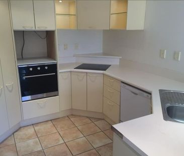 AVONHEAD – 3 BEDROOM, 2 BATHROOM, DOUBLE GARAGE (STUDENTS WELCOME) - Photo 6