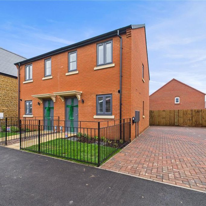 2 bedroom semi-detached house to rent - Photo 2