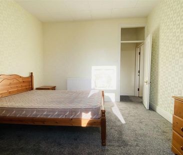 3 bedroom flat to rent - Photo 6