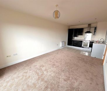 2 bedroom Flat To Let - Photo 1