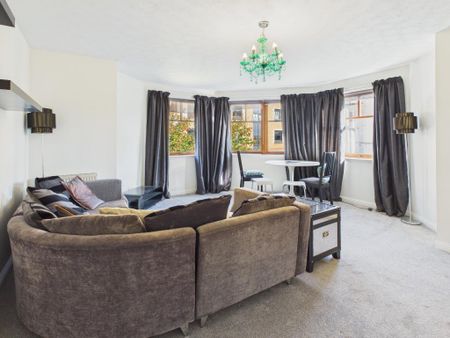 3 bedroom flat to rent - Photo 2