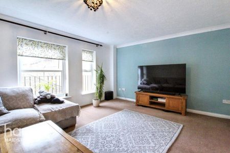 4 bedroom townhouse to rent - Photo 2