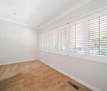 Charming Large 3-Bedroom Home - Photo 1