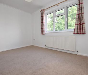 3 bedroom maisonette to rent - Photo 2