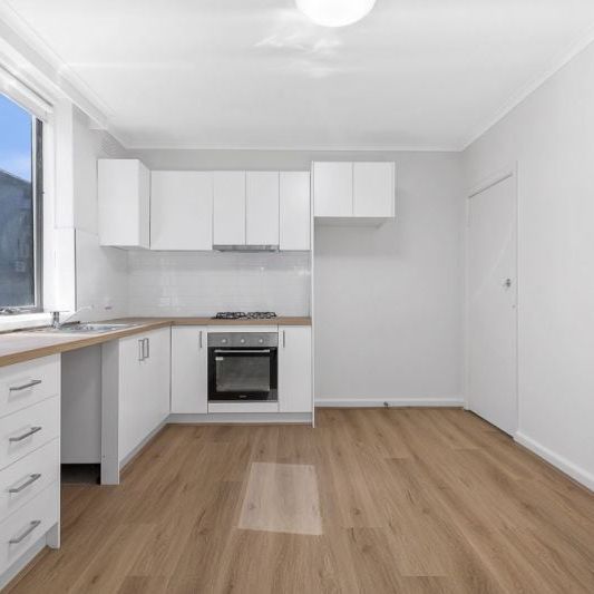 Inviting 2-Bedroom Apartment in Desirable St Kilda East Location - A Must-See! - Photo 1