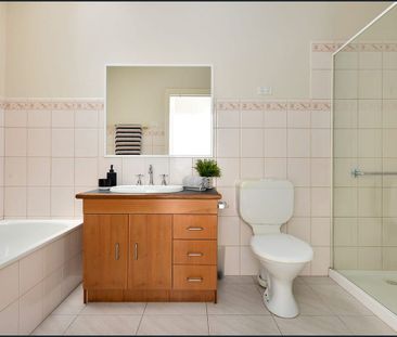 18 Carrington Road, Niddrie VIC 3042 - House For Rent | Domain - Photo 6