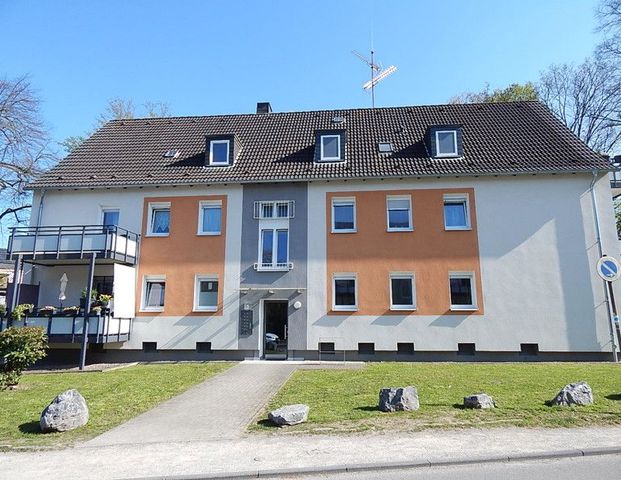 Top Lage - Renovierte 2-Zimmer-Wohnung mit Balkon - Photo 1