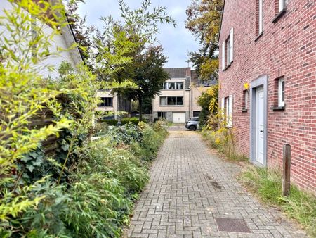 Gezinswoning met drie slaapkamers in de kindvriendelijke buurt van Wondelgem met zonnige tuin (300 m²). - Photo 2