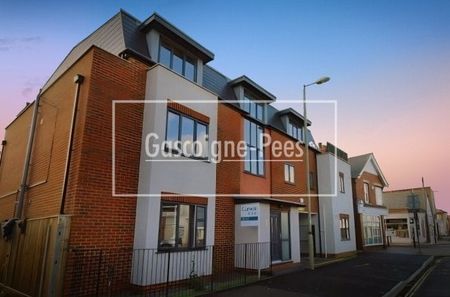 Farnborough, GU14 - Photo 2