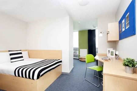 Extra Large Standard Double Ensuite - Photo 5