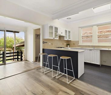 Charm, character & convenience - Photo 5