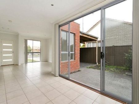 Perfect Townhouse! - Photo 3