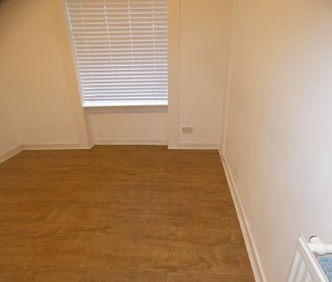 2 bedroom ground floor flat to rent - Photo 5