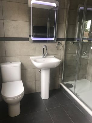 Room in a Shared House, Phipps Bridge Rd, SW19 - Photo 1