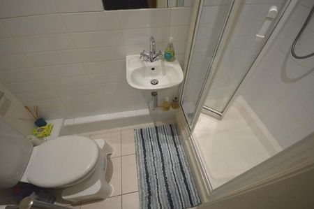 2 Bedroom Apartment To Let - Photo 3